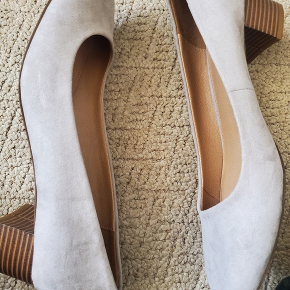 Like new LOFT Suede Shoes size 9 - Picture 12 of 13